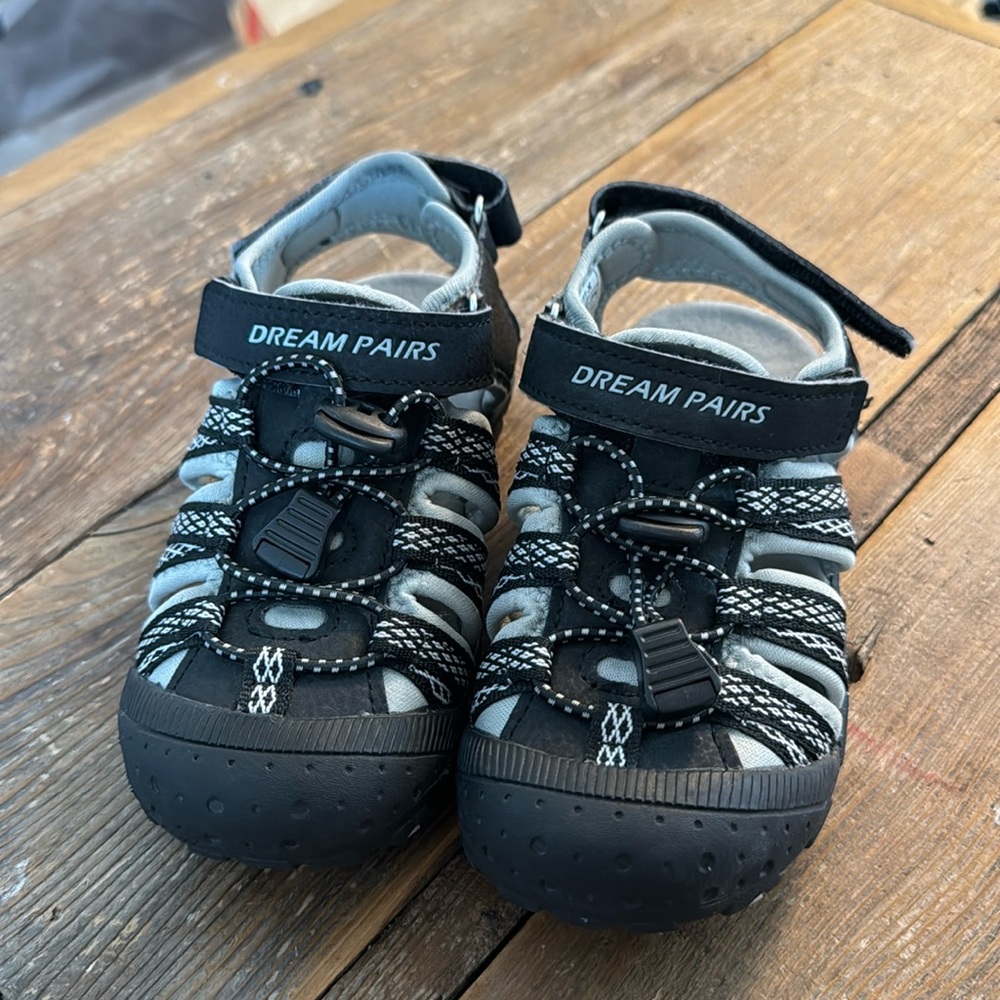 Dream Pairs Velcro Sandals size 11